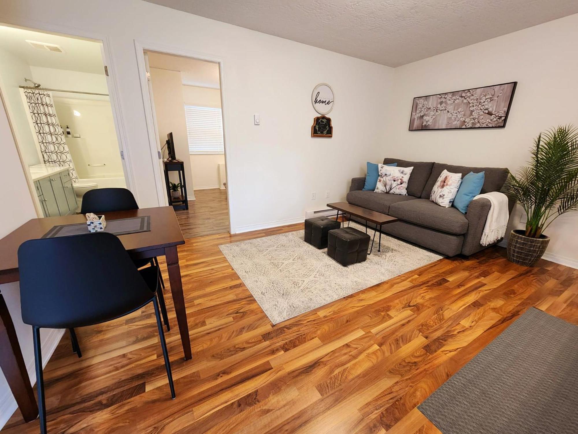 Adorable 1- Bedroom Suite In Langford Victoria Exterior photo